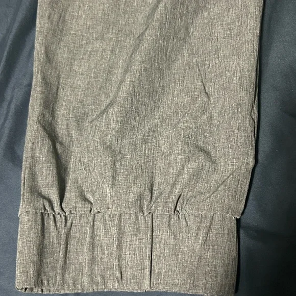 Hanes Comfort Fit Gray V-Neck Top and bottoms - Picture 4 of 5